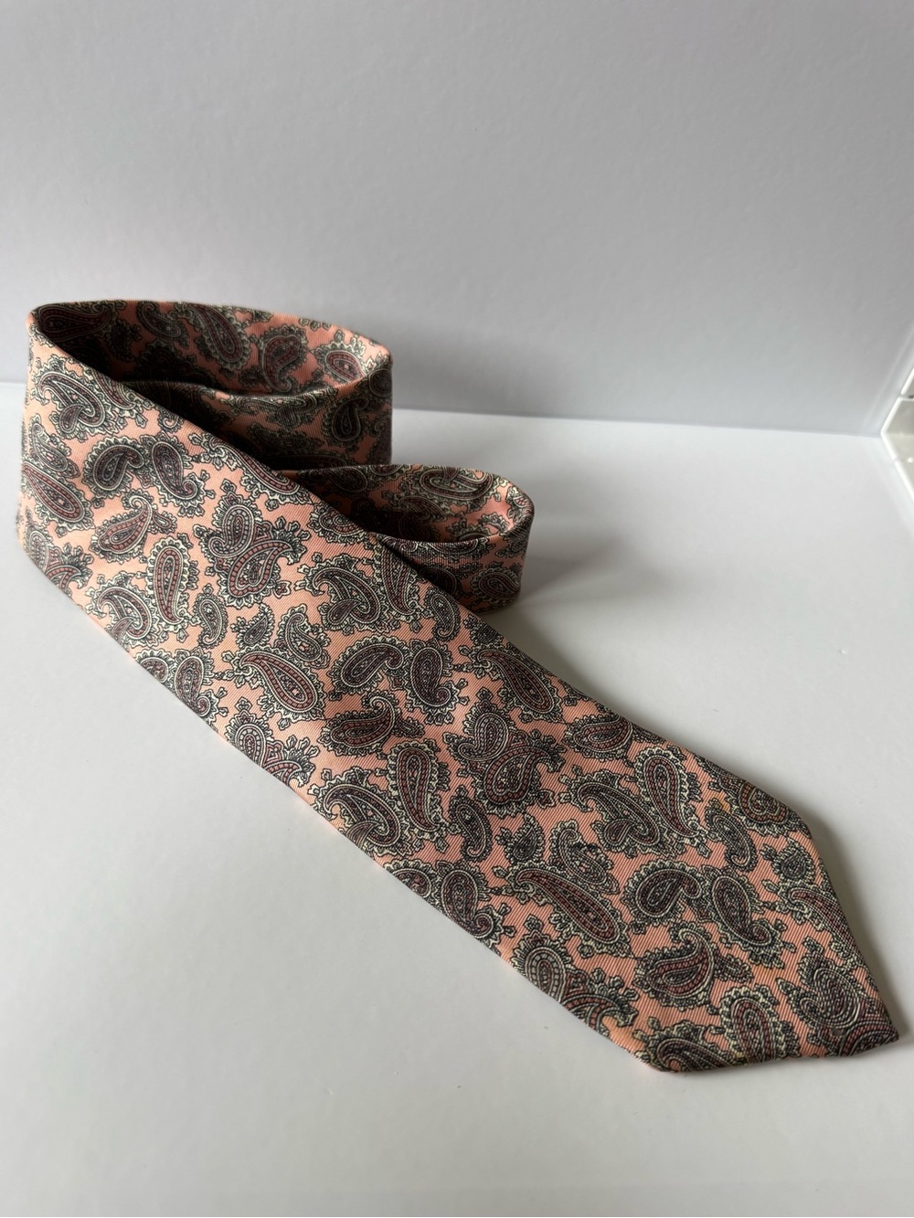 Lord and Taylor Men's Pink Paisley Silk Tie
